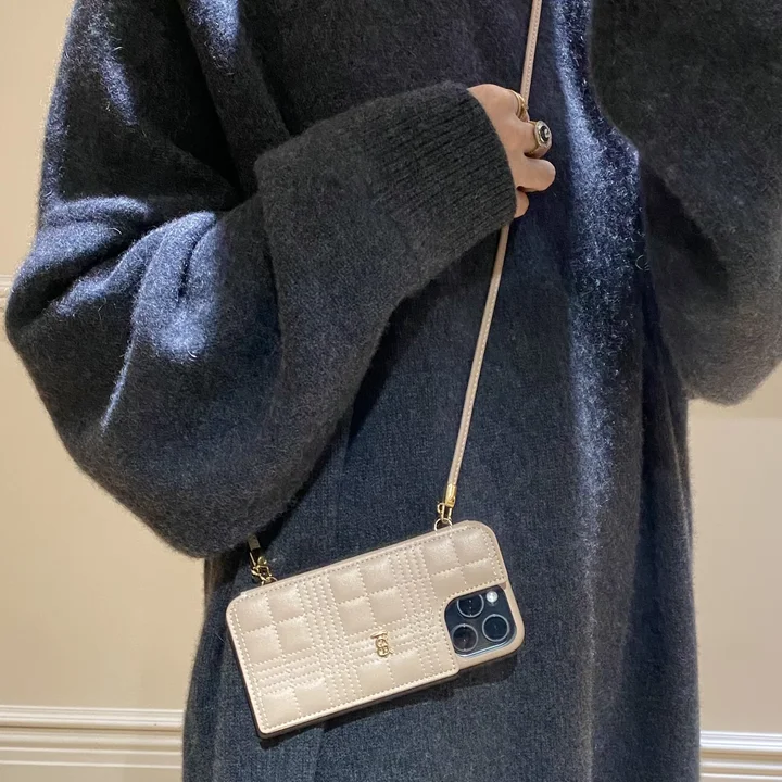 ブランド iphone 16プロ  ヘビ