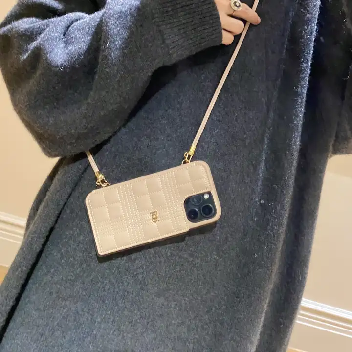 芸能人 ハイブランド burberry アイホン16pro スマホケース 
