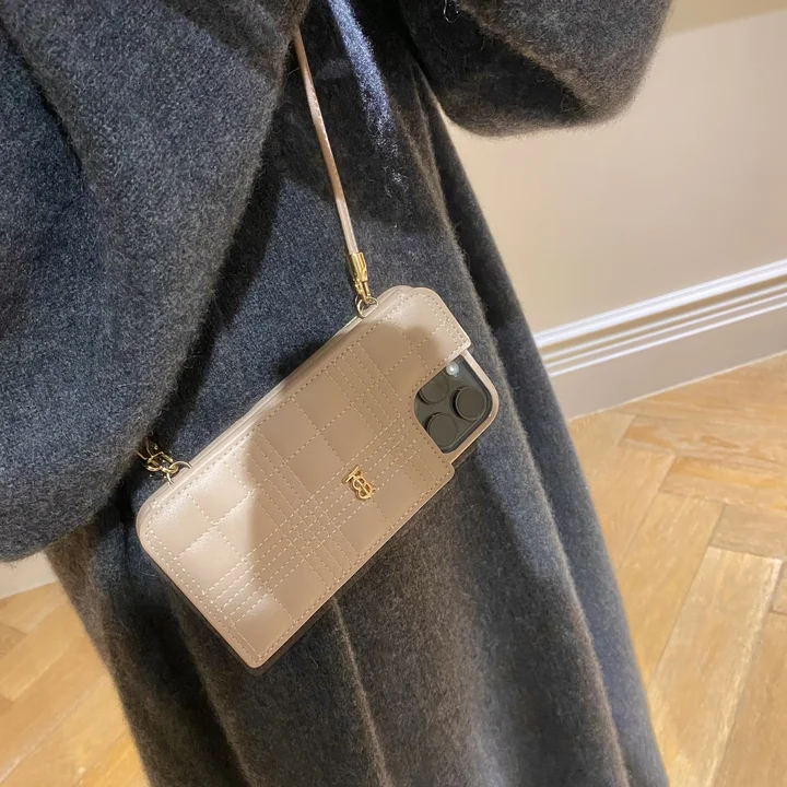 バーバリー カバー アイフォン 16  高品質